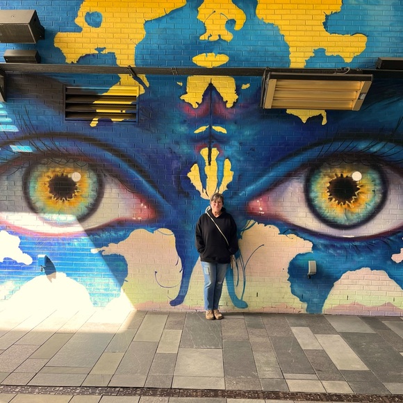 Meet your Posher, Lori - Picture 1 of 1